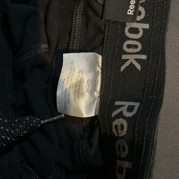 Reebok Black Sweatpants - Classic Comfort for Everyday Wear - Picture 5 of 5